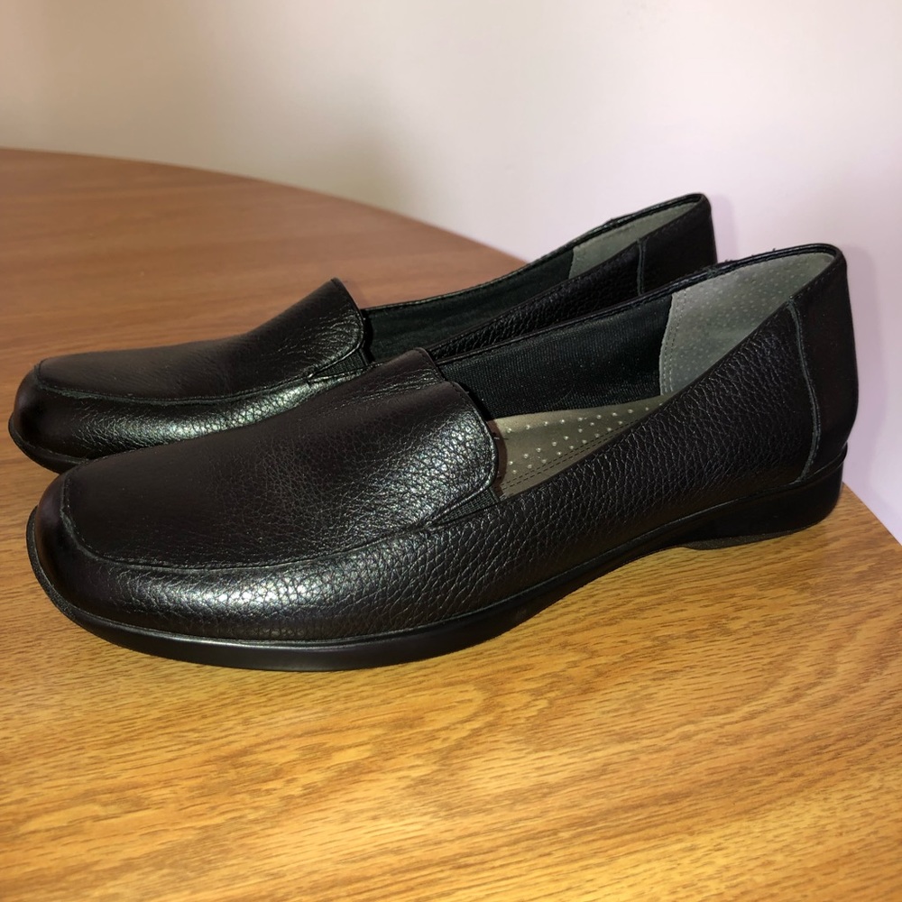 Trotters Size 8 Women’s Black Faux Leather Dress Shoes Flats